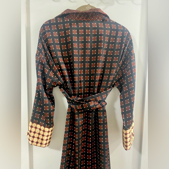 Silky collared dress - Picture 2 of 5